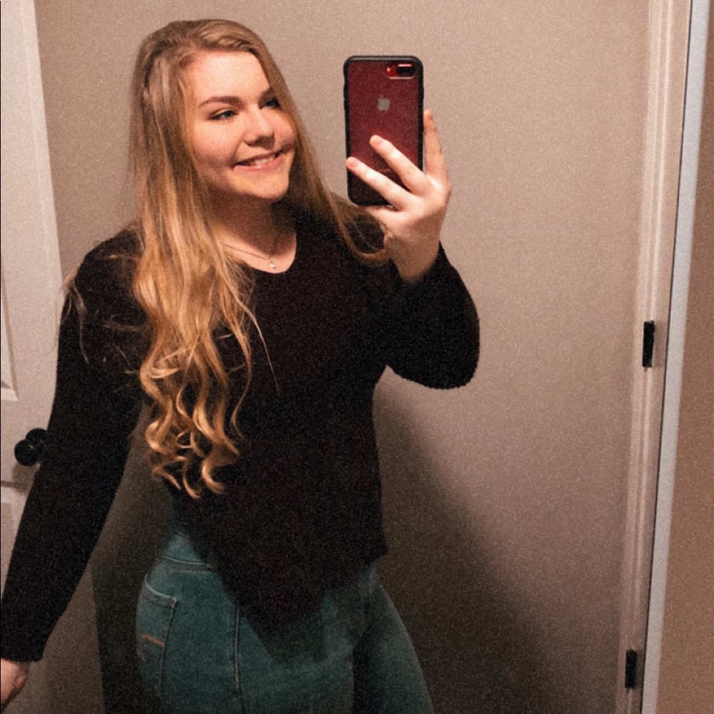 Meet your Posher, Elise